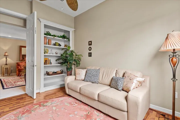 Office/Den/Bedroom 4