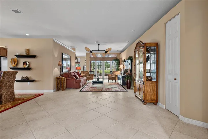 Front Entrance / Foyer