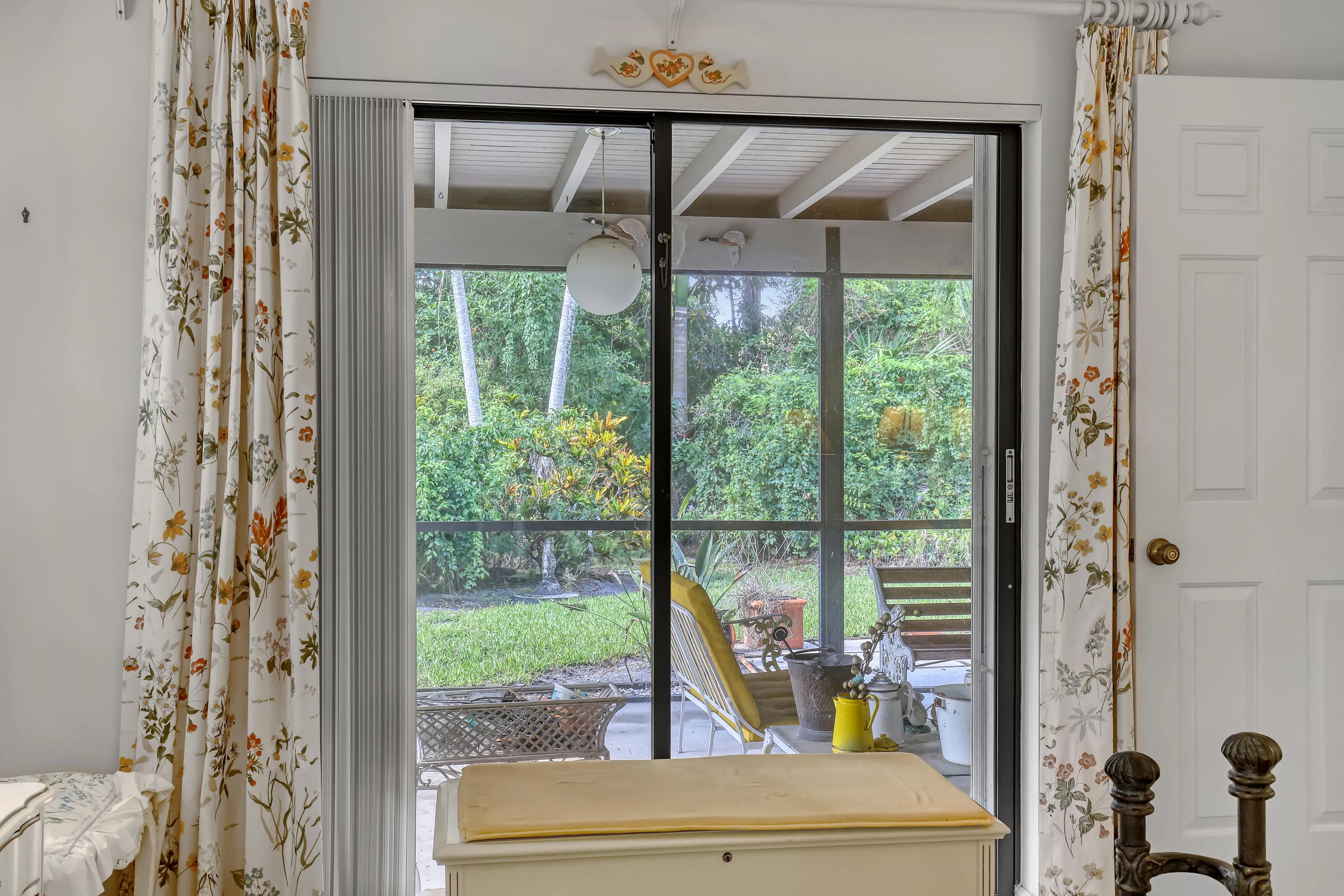 No neighbors staring back — just green, quiet space.