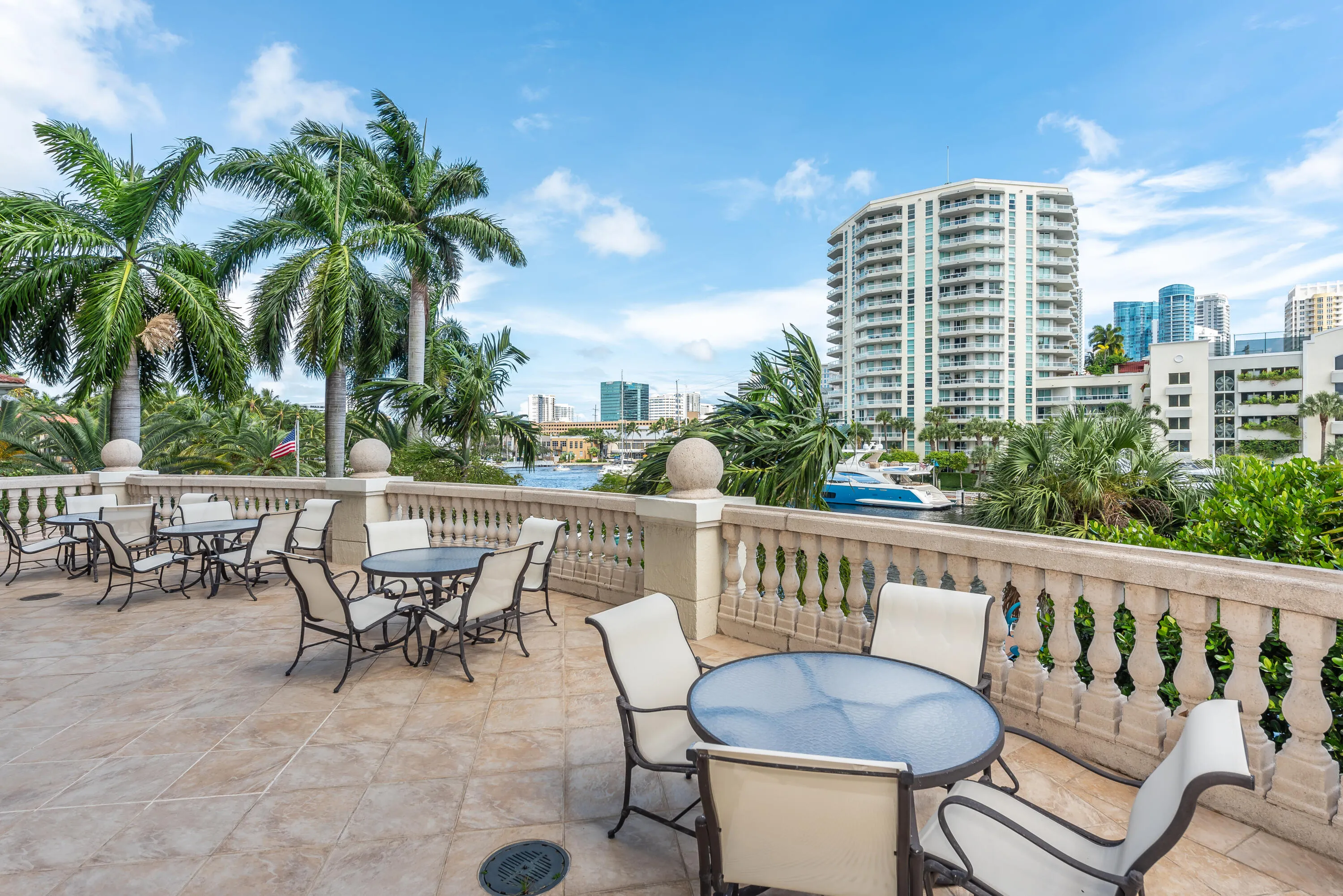 Clubhouse - Outdoor Seating Area