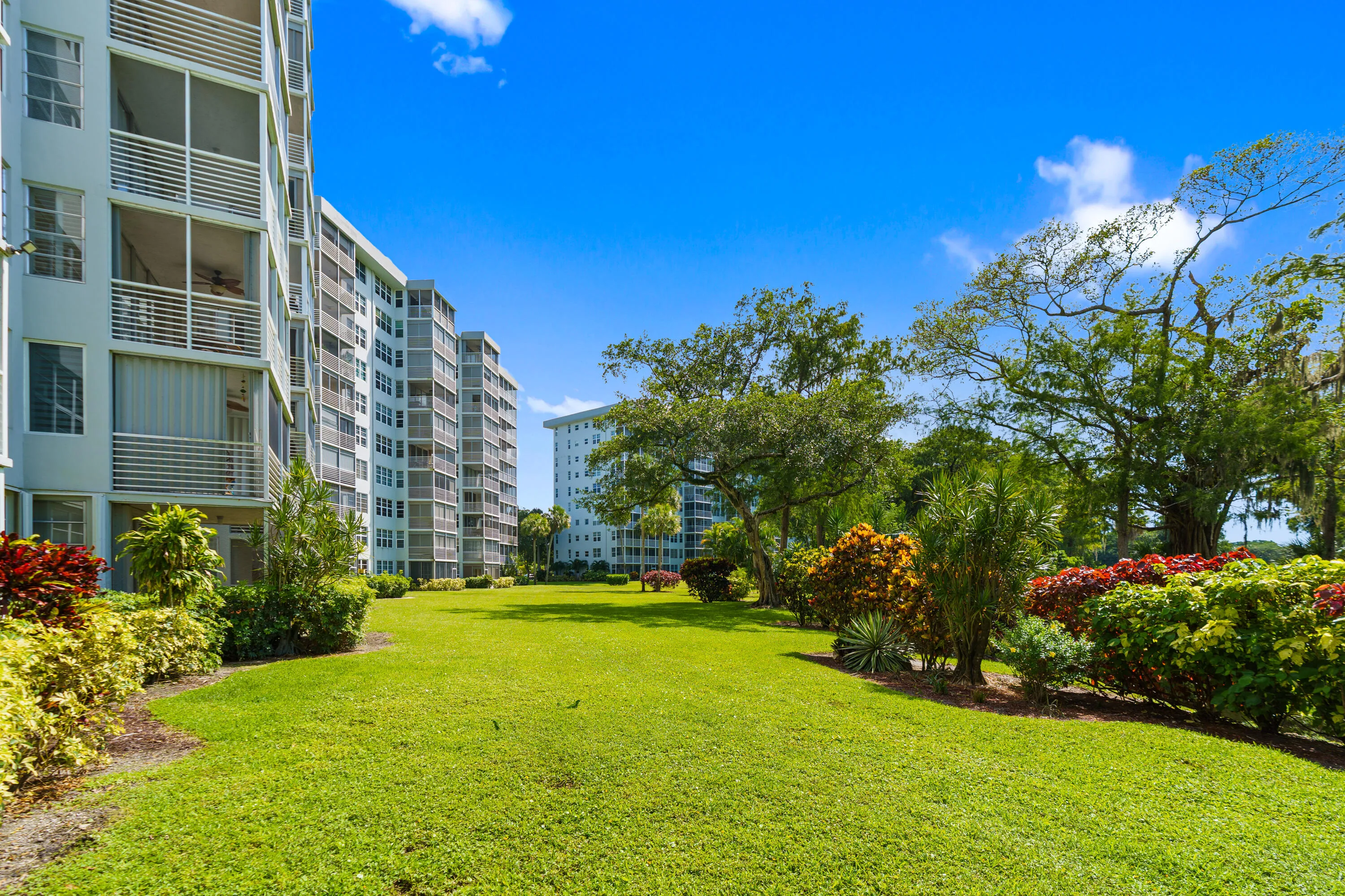 Palm-Aire is known for its beautifully landscaped grounds, multiple golf courses, and peaceful atmosphere.