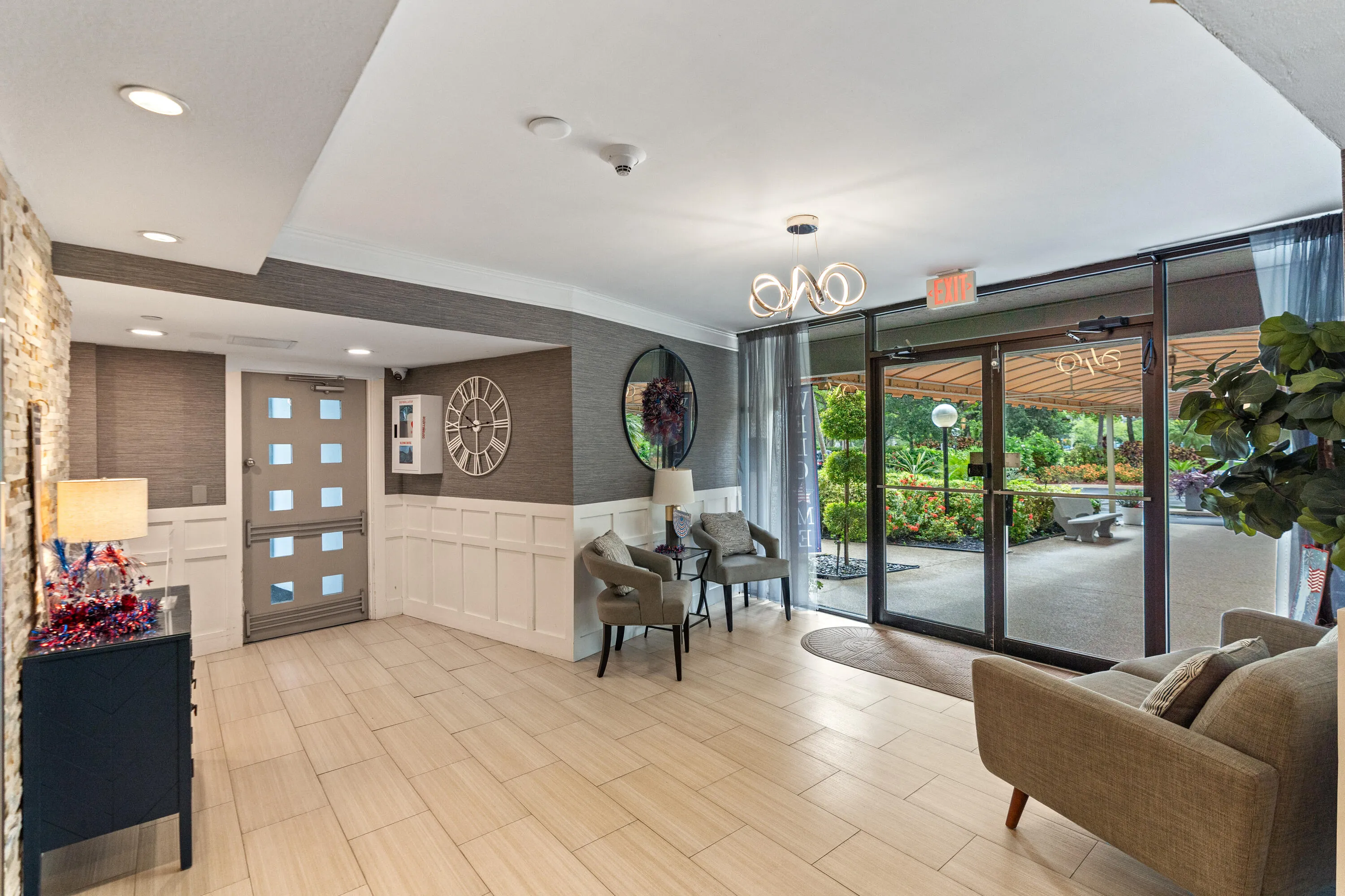Residents enjoy a secure lobby, beautifully updated common areas, and an impressive selection of amenities designed for both relaxation and recreation.