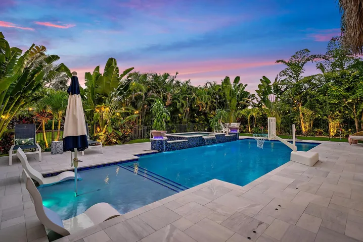 Pool & Deck