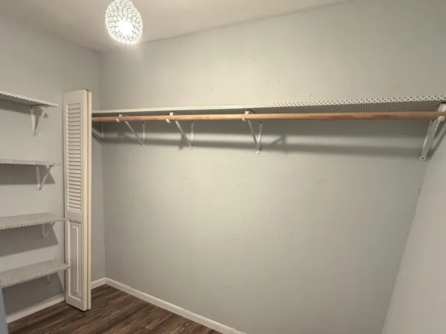 10 - Walk In Closet (P10)