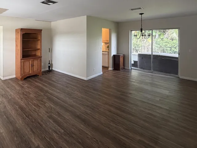 04 - Living Room (P04)