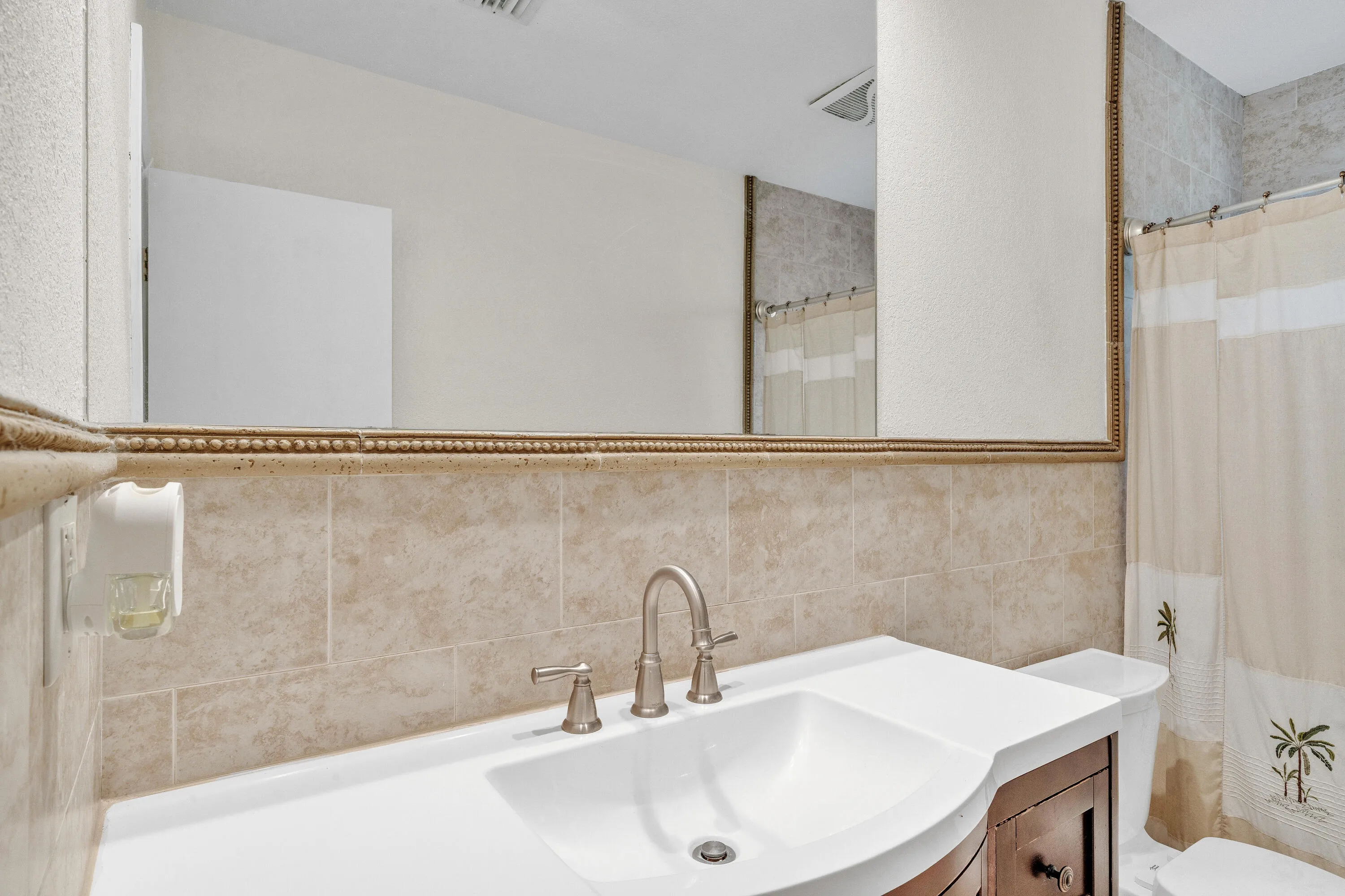Upgraded Mirror & Vanity