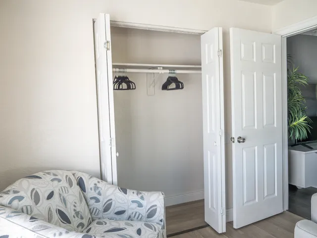Den1