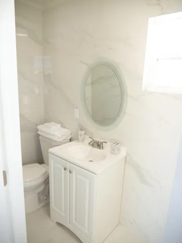 Bathroom 2-2