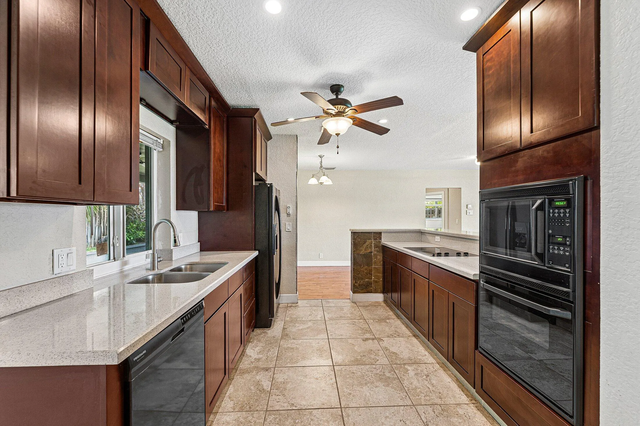 011-301Southeast3rdStreet-DeerfieldBeach