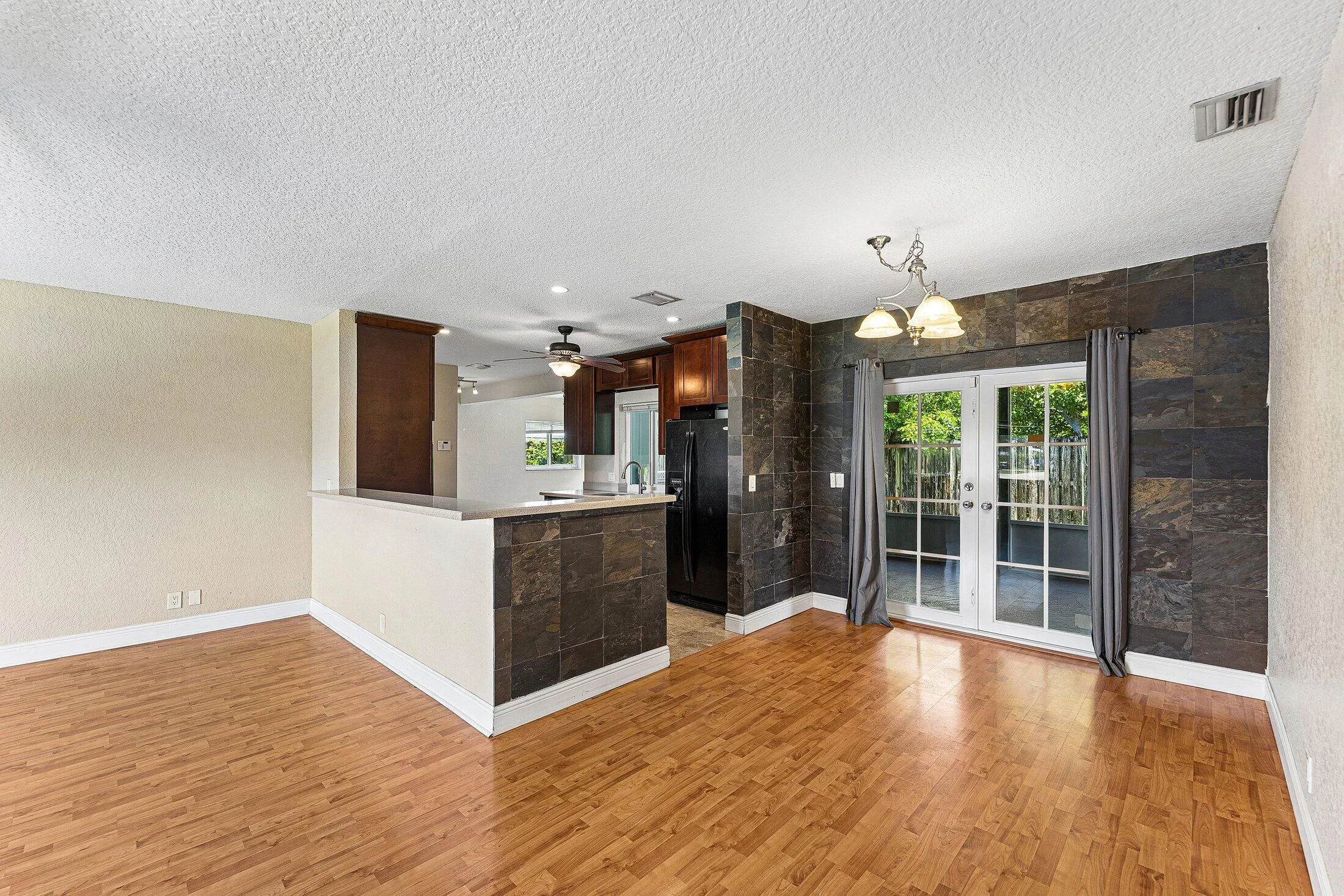 009-301Southeast3rdStreet-DeerfieldBeach
