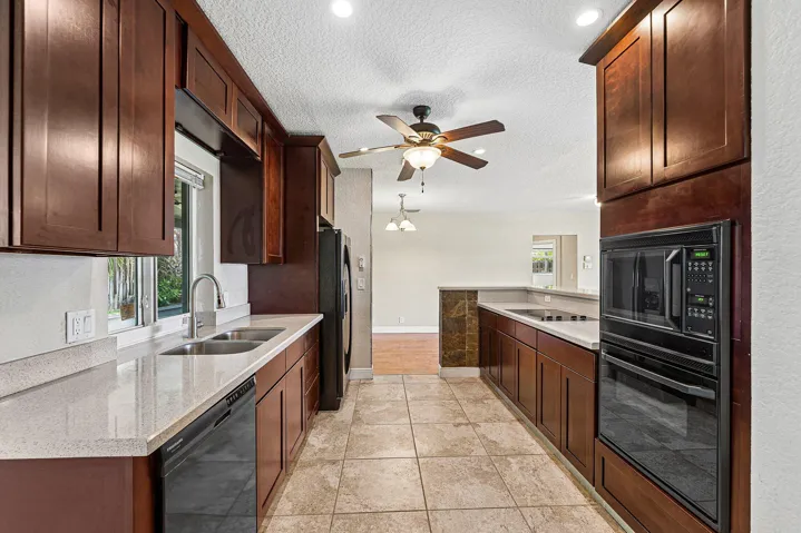 011-301Southeast3rdStreet-DeerfieldBeach