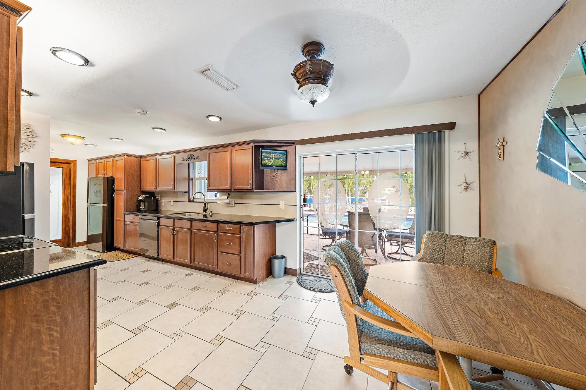 1005 Mohawk St-8