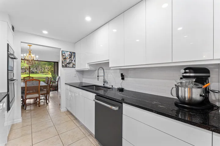 014-6864WillowWoodDrive-BocaRaton-FL-334