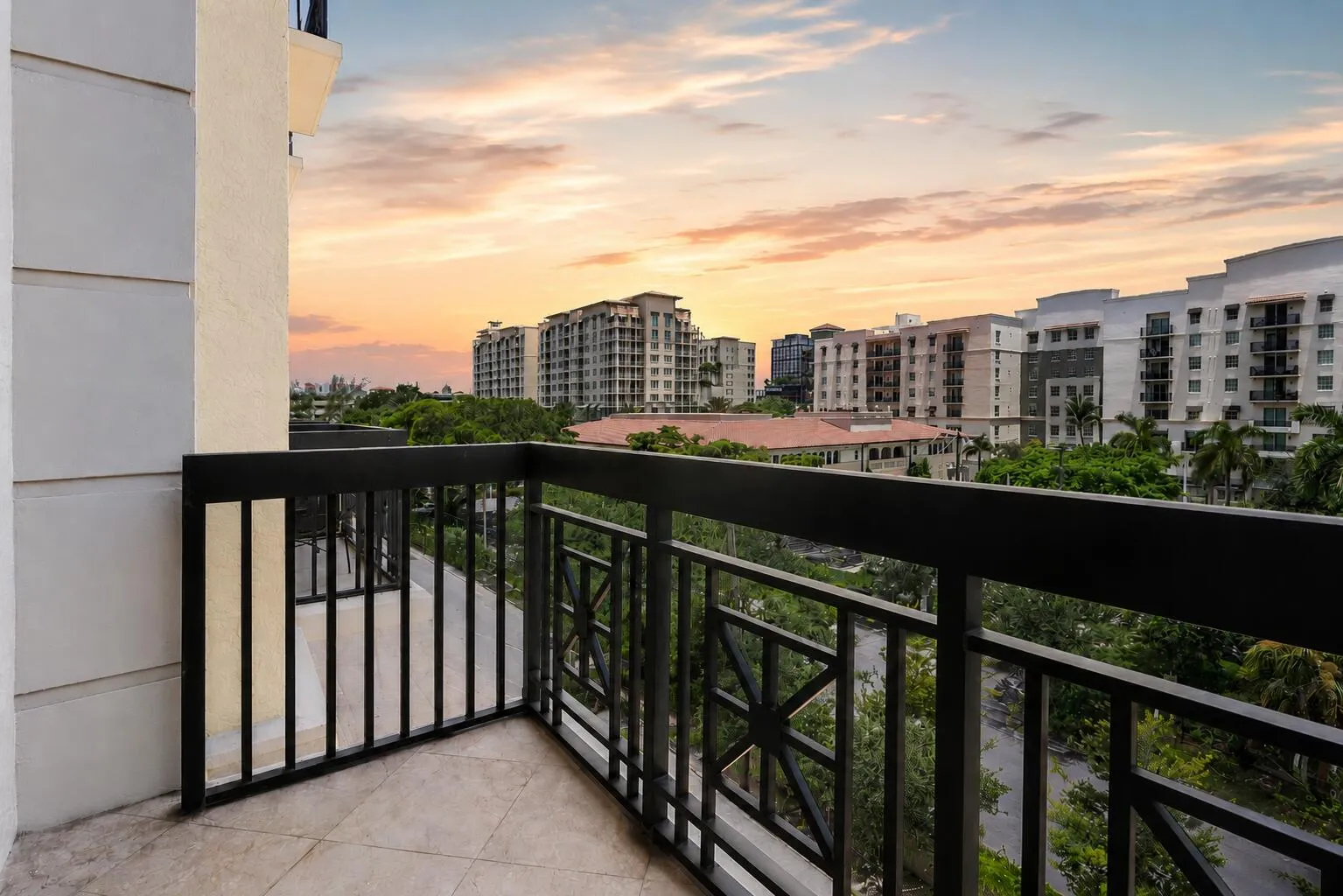 City Sunset View off 2 Balconies