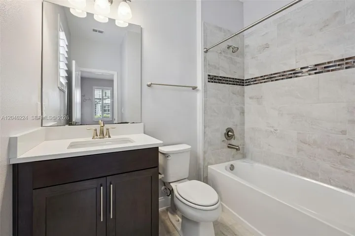 En-suite Guest Bathroom