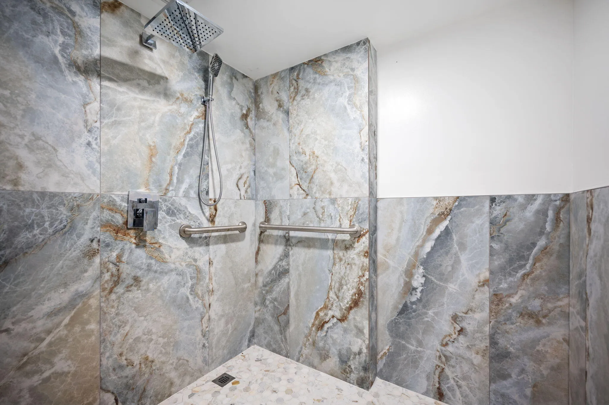 27-web-or-mls-2001-n-ocean-blvd-304