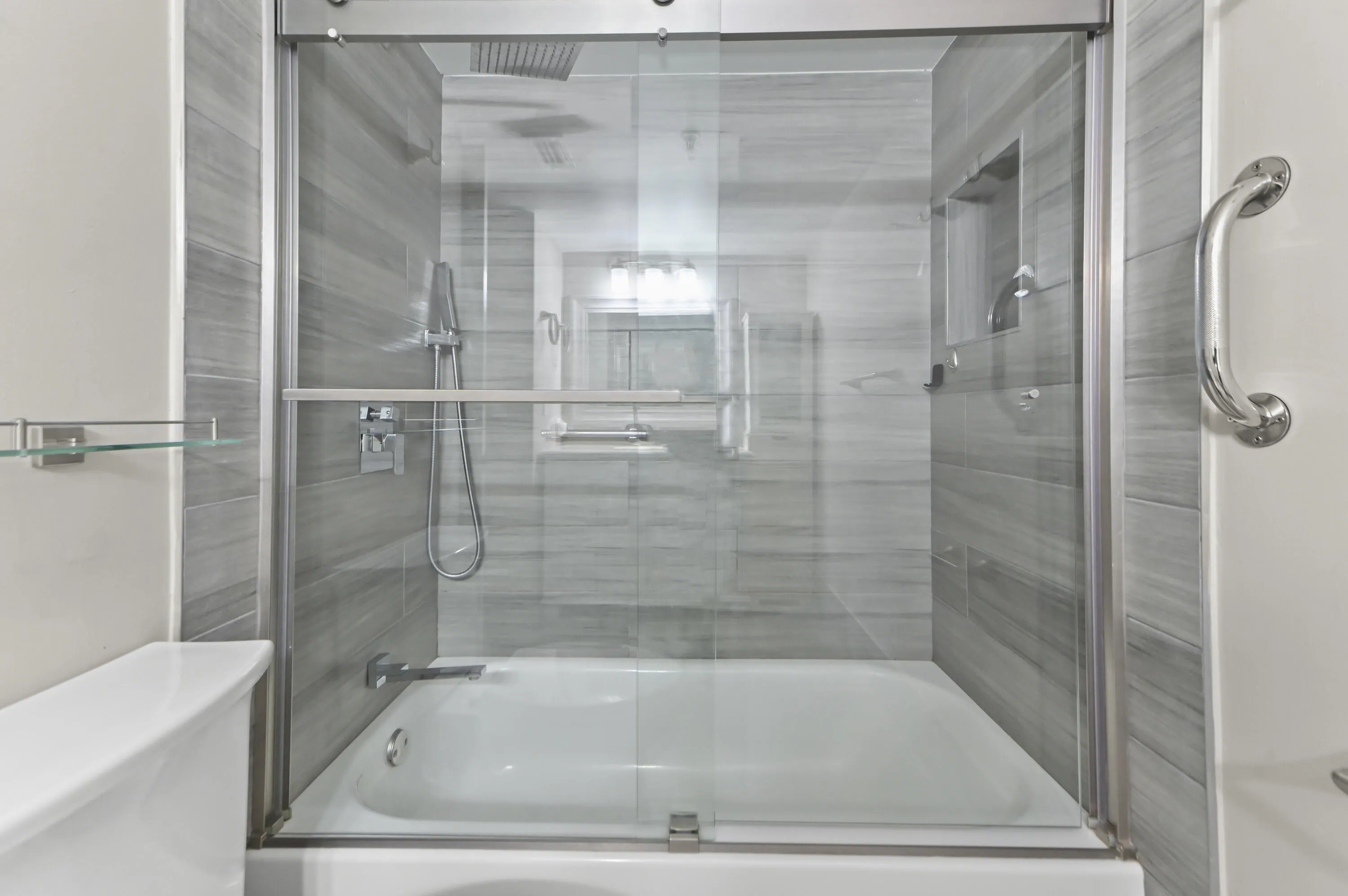 22 Bathroom 04
