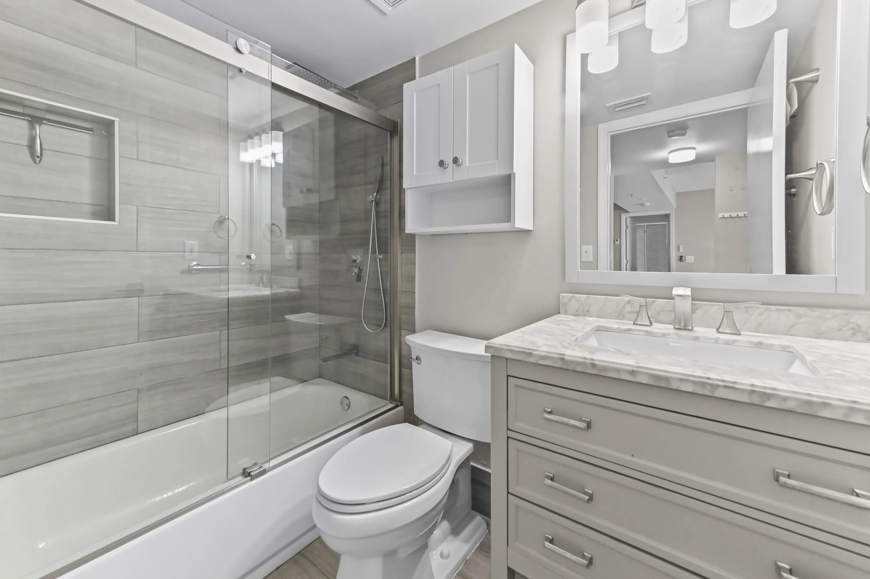 14 Bathroom 01