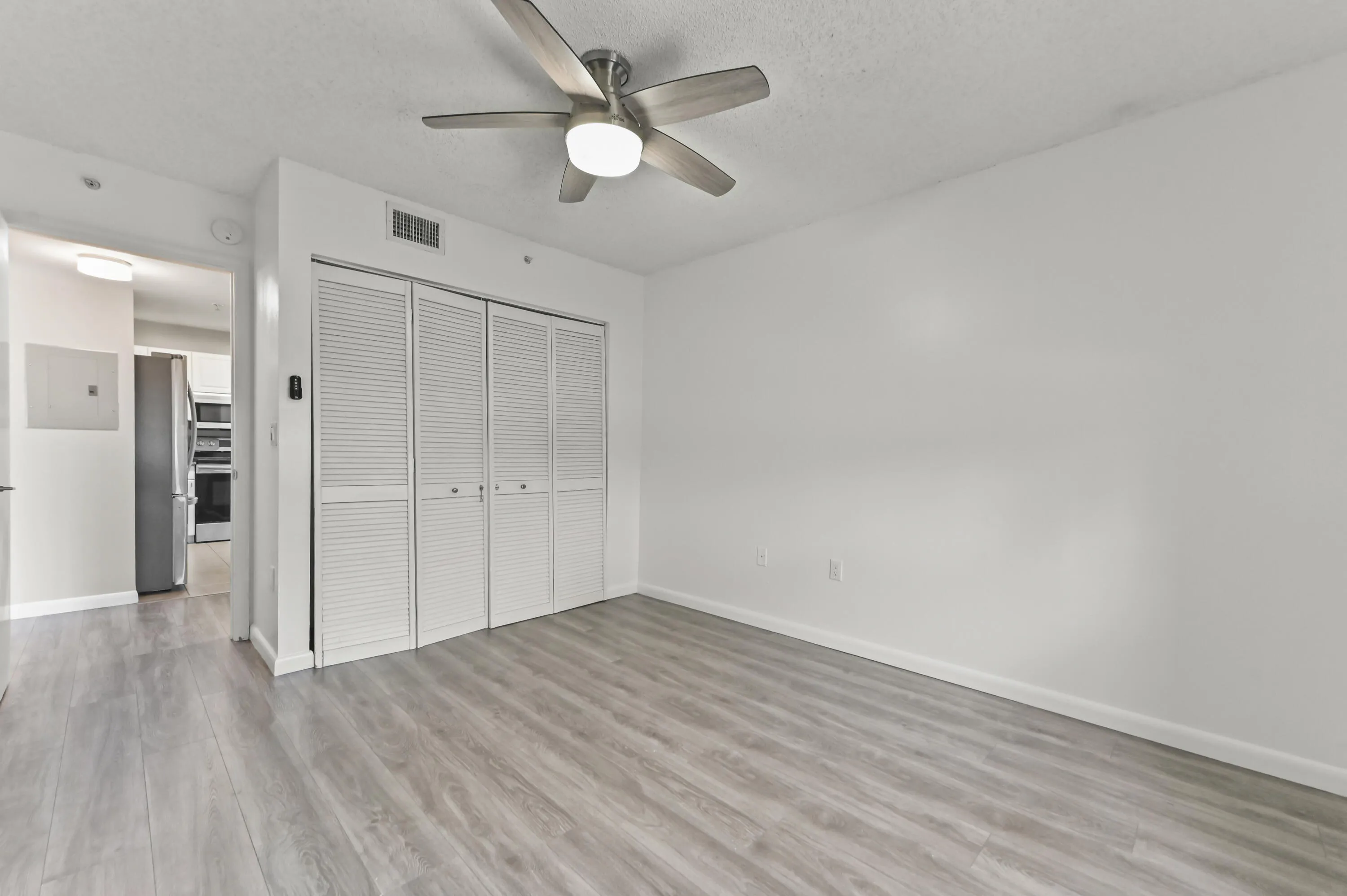 17 Bedroom 02