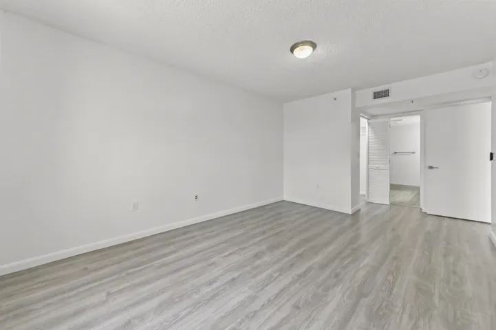 20 Bedroom 04