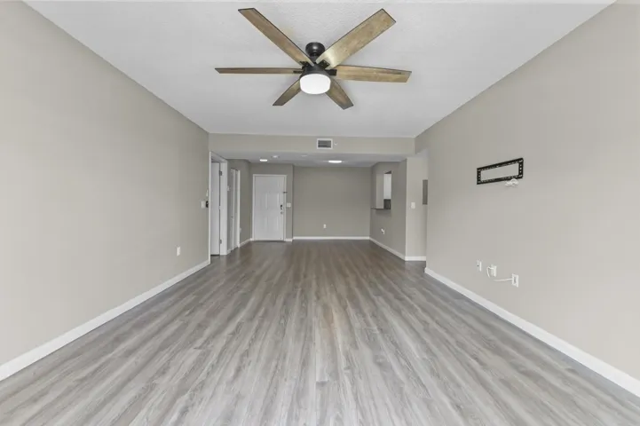 10 Living Room 06