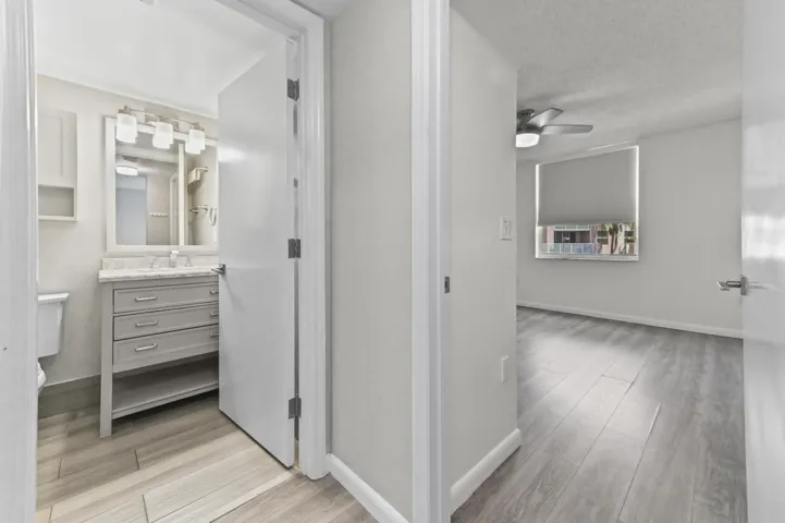 15 Bathroom 02
