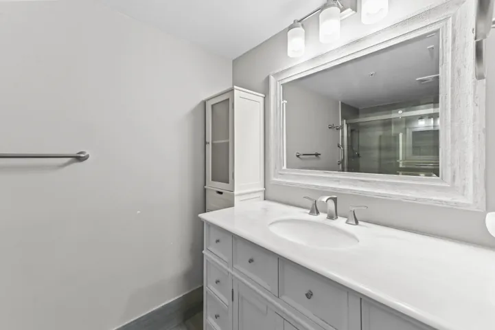 21 Bathroom 03