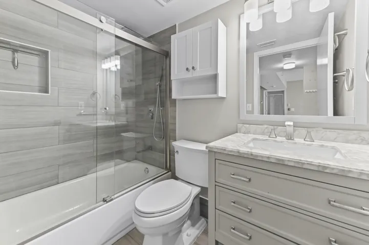 14 Bathroom 01