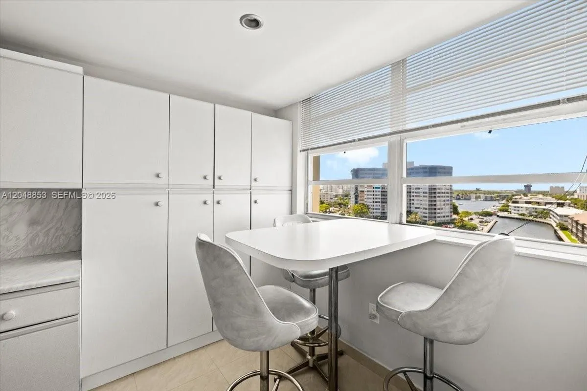 breakfast area overlooking the intracoastal