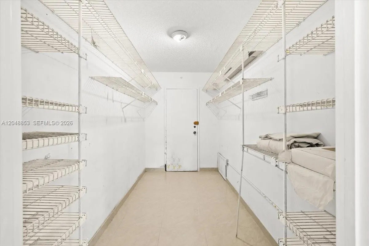 walking closet is HUGE