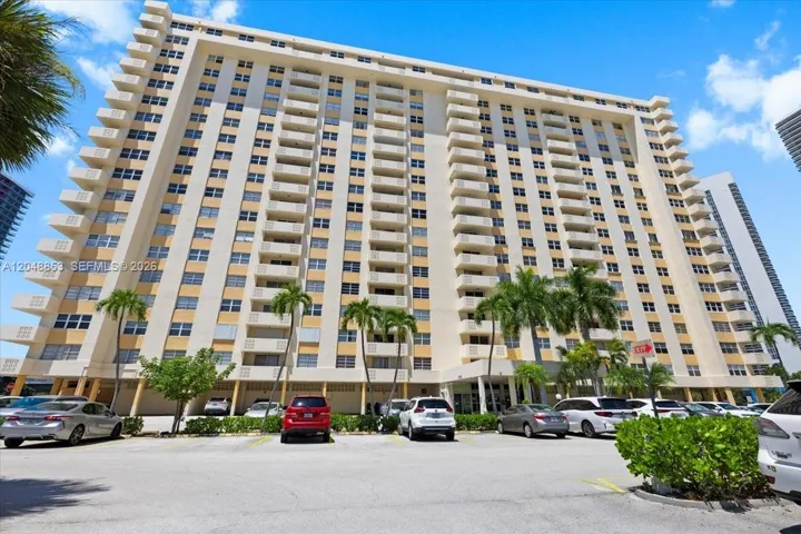 Plaza Towers North in Hallandale