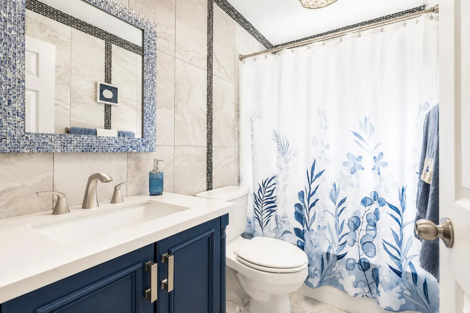 Second Bathroom with Tub and Shower Comb