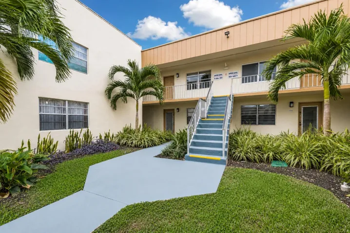 Building Courtyard and Upper-Level Acces