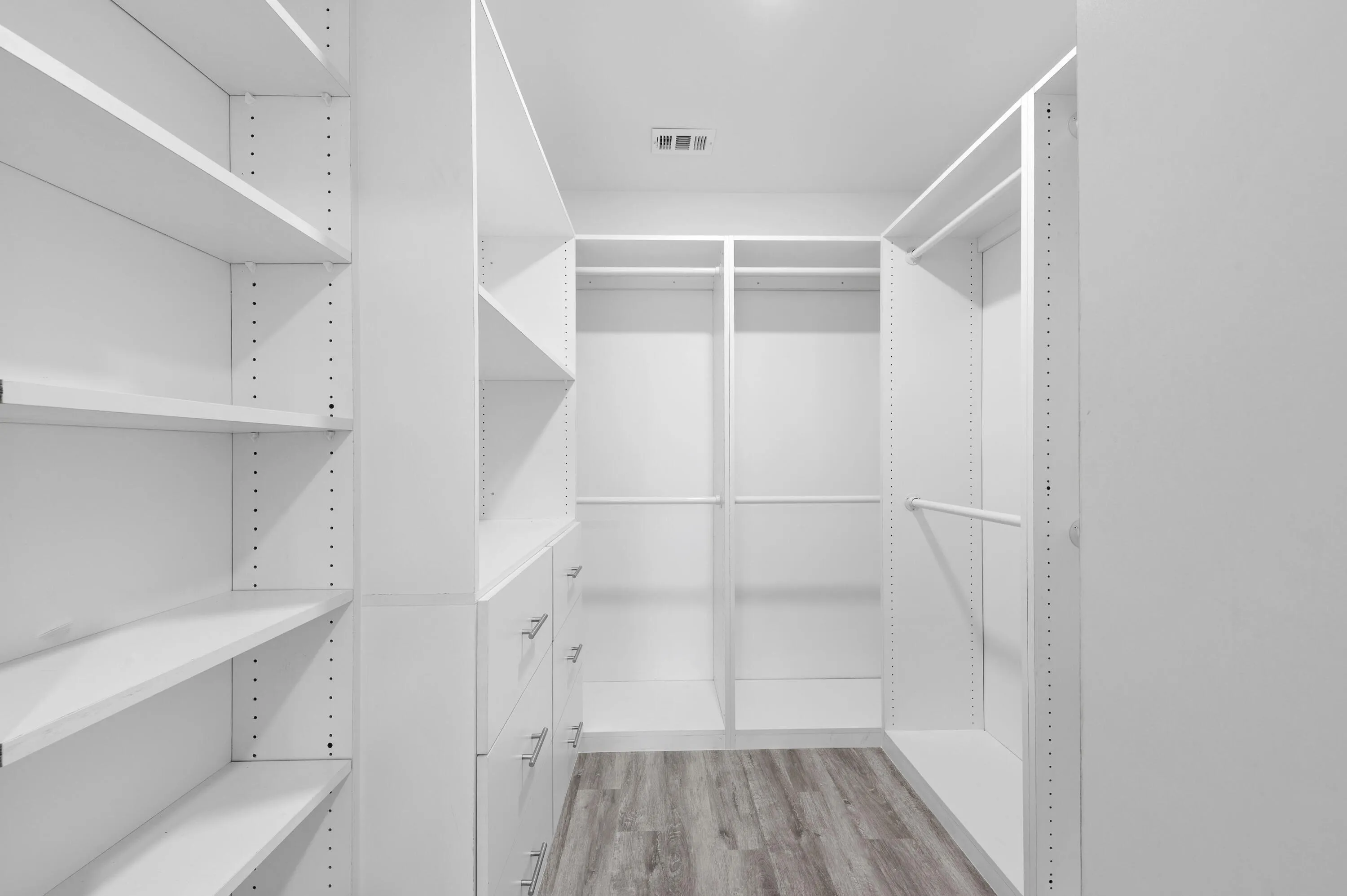 Walking closet