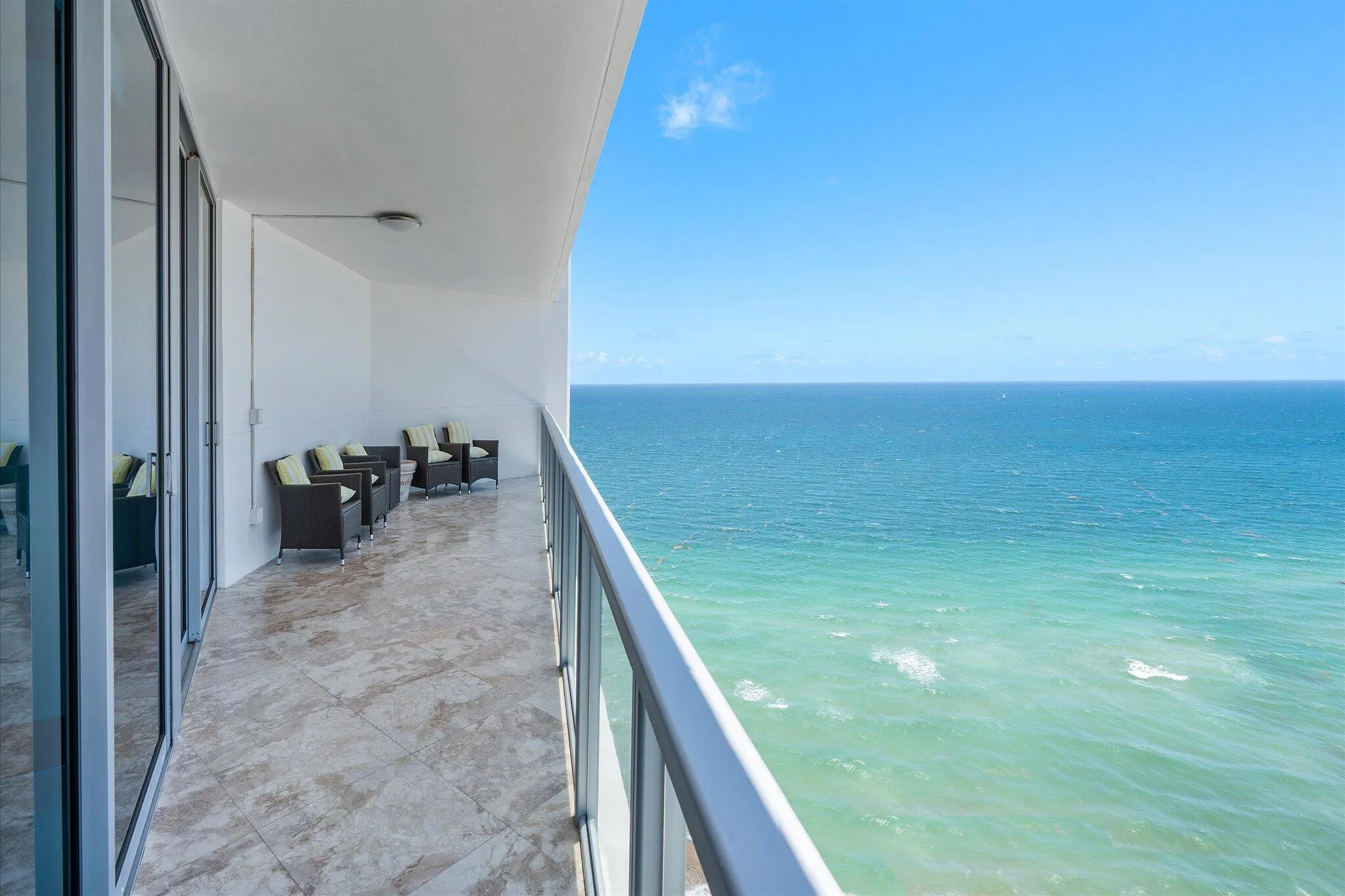41-3101 S Ocean Dr apt 2707_035