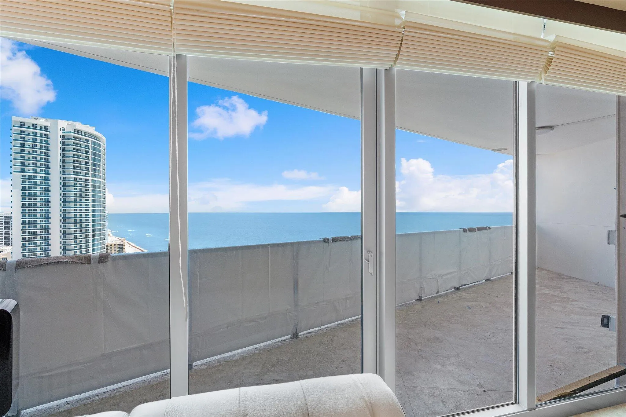 10-3101 S Ocean Dr apt 2707_010