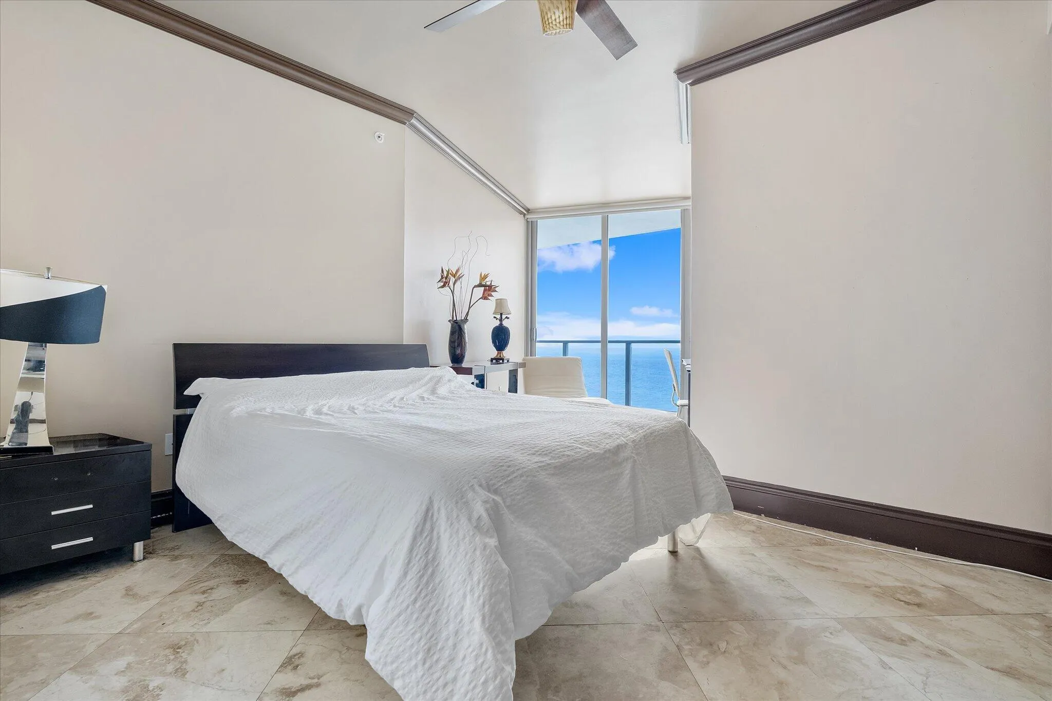 35-3101 S Ocean Dr apt 2707 missing room