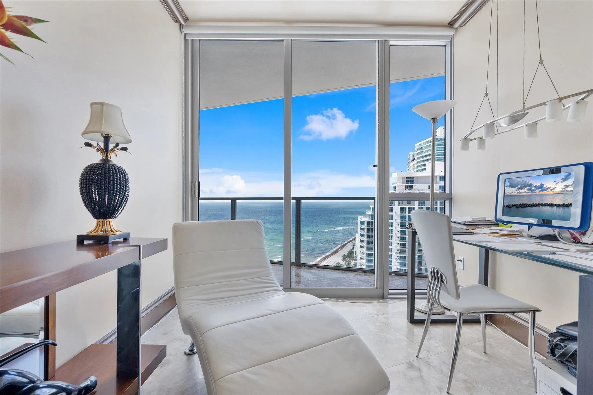 38-3101 S Ocean Dr apt 2707 missing room