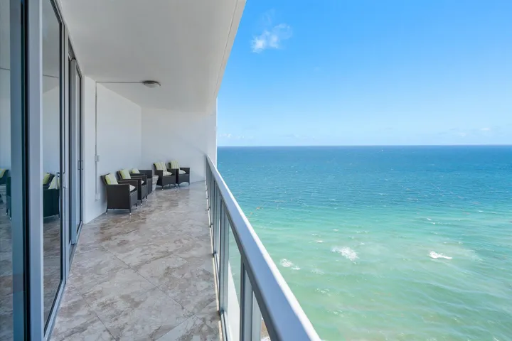 41-3101 S Ocean Dr apt 2707_035