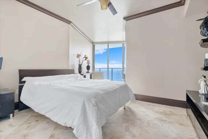 34-3101 S Ocean Dr apt 2707 missing room