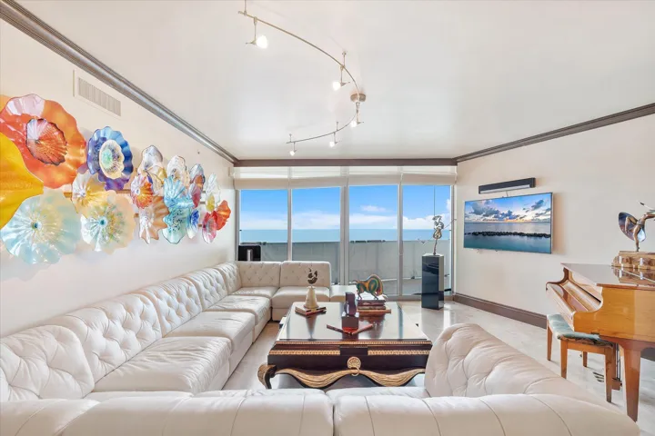 08-3101 S Ocean Dr apt 2707_008