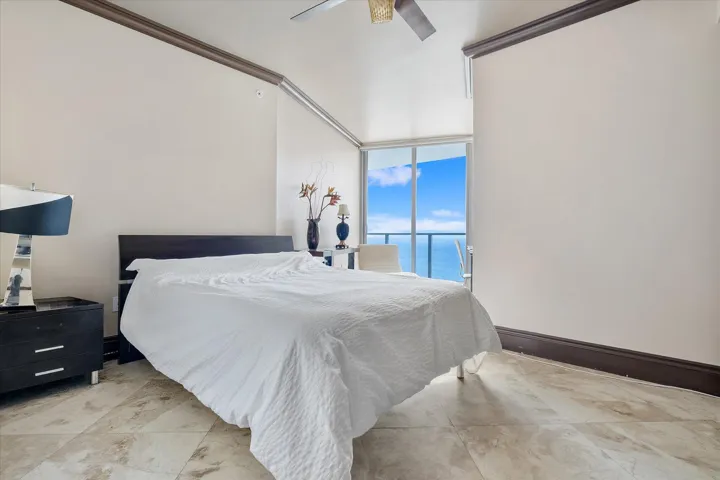 35-3101 S Ocean Dr apt 2707 missing room