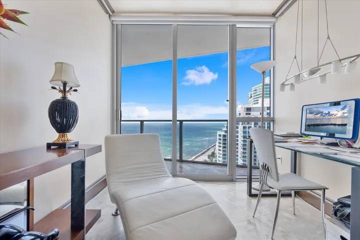 38-3101 S Ocean Dr apt 2707 missing room