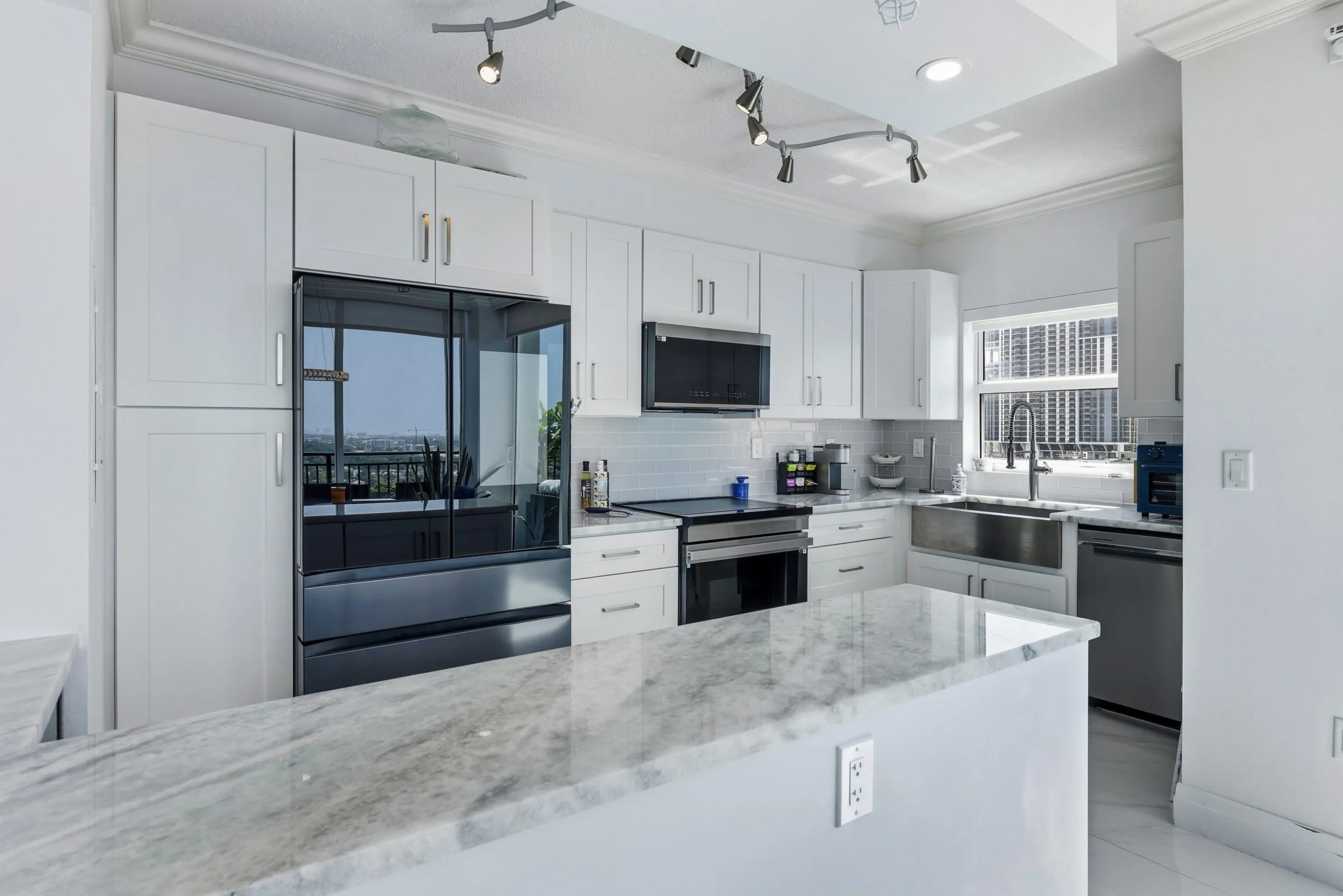 044-037-610 W Las Olas Blvd-4200x2804
