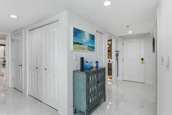 045-041-610 W Las Olas Blvd-4200x2804
