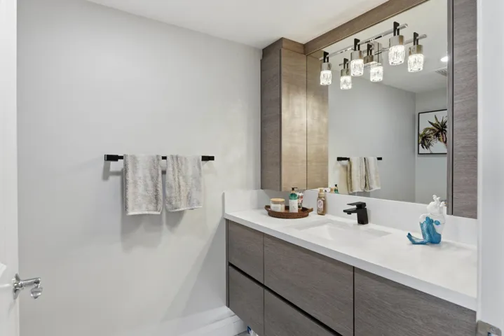 035-038-610 W Las Olas Blvd-4200x2804