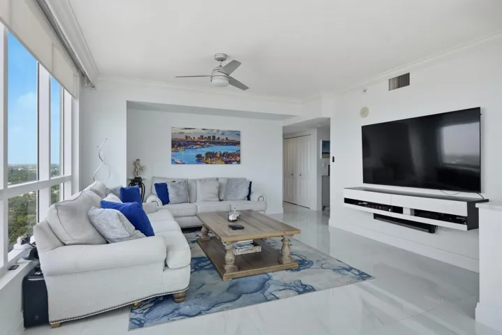 041-047-610 W Las Olas Blvd-4200x2804