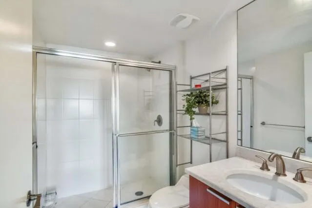 en suite bath 2