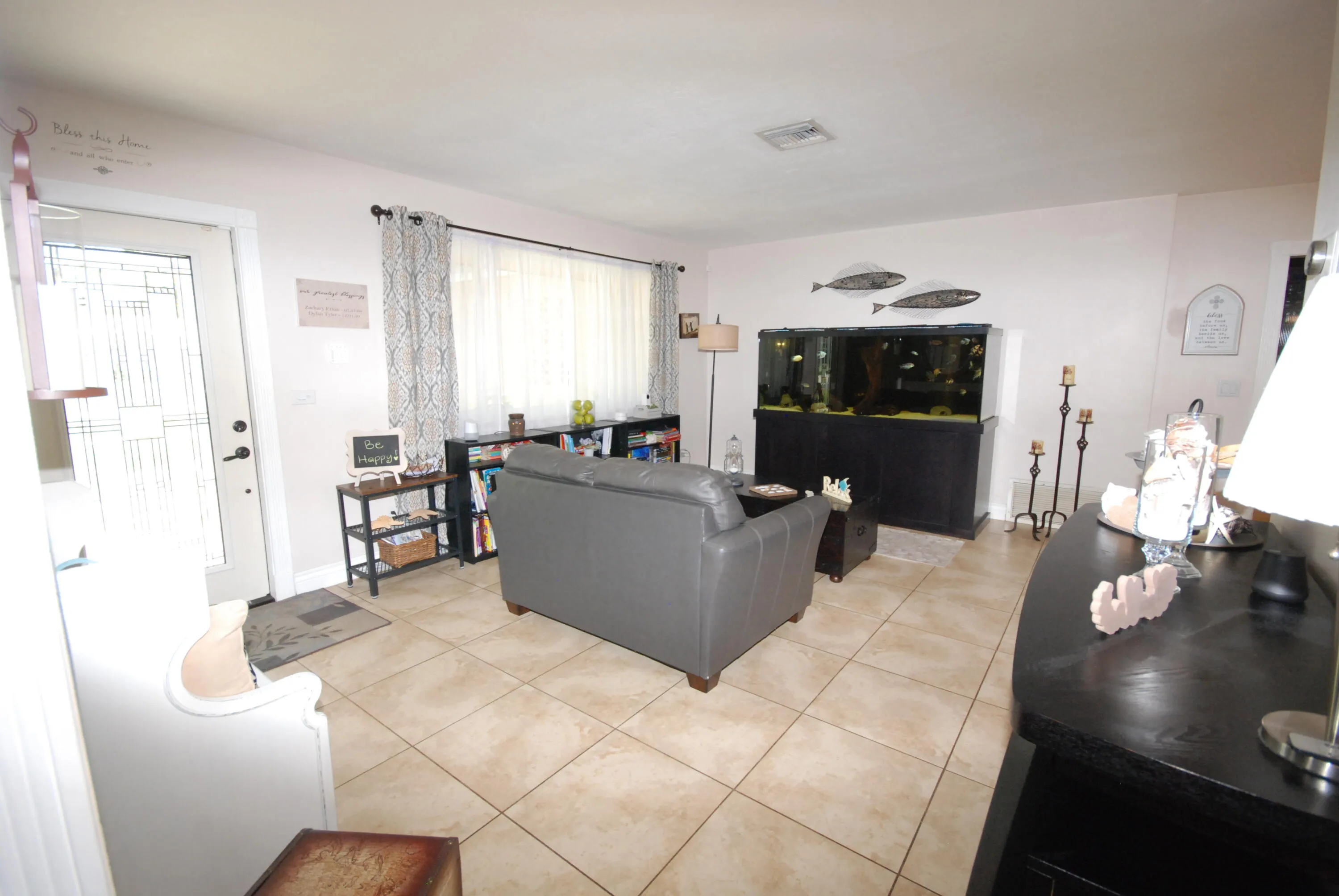 FRONT ROOM