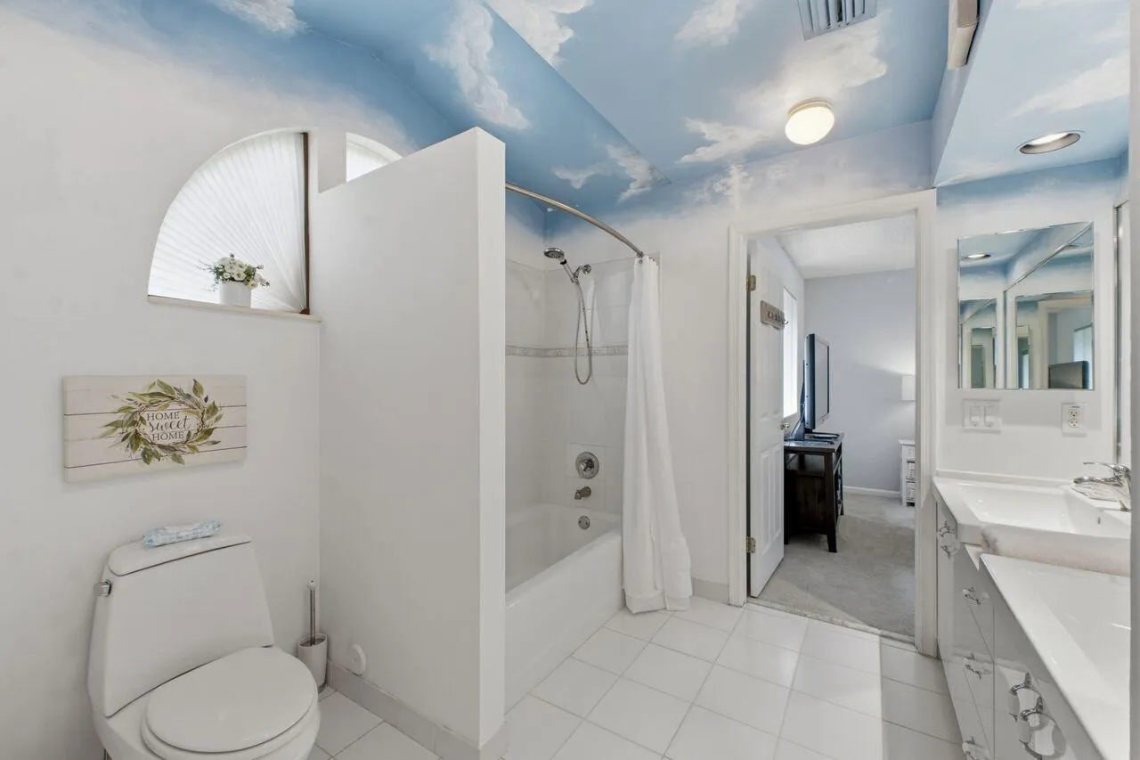 Second bathroom - Tub/shower combination